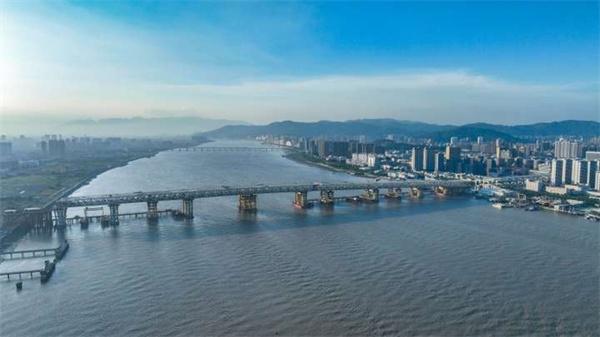 4.67萬噸鋼梁打造跨江大橋！浙江永寧大橋順利合龍